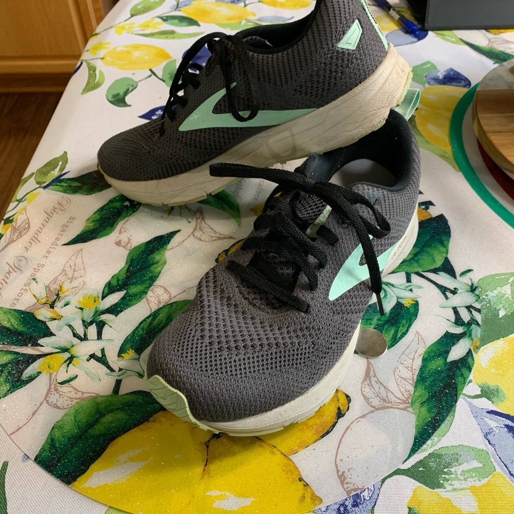 Brooks Gray and Mint Athletic Shoes Revel 5.0 DNA size 8.5 women’s’